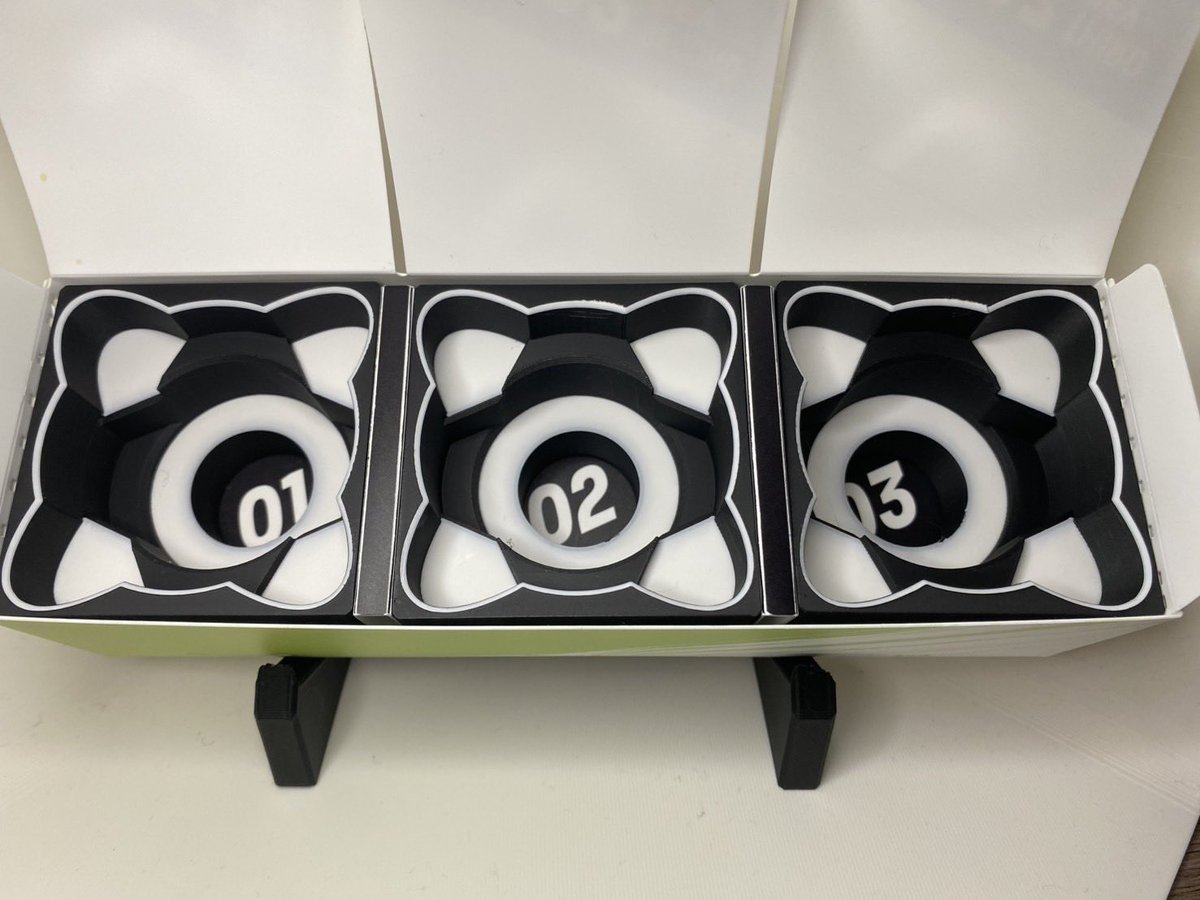 Exseedlab's tweet image. 以前より
「分割式のデッキケースパーツは販売予定ありませんか？」
というDMをいただいていました。

実はその時すでに、新作として販売実現に向けて動き始めていたこのパーツ。
ただ、“出すからには中途半端なものにはしたくない”という想いから、
形状・保持力・使い勝手・組み合わせの自由度まで、…