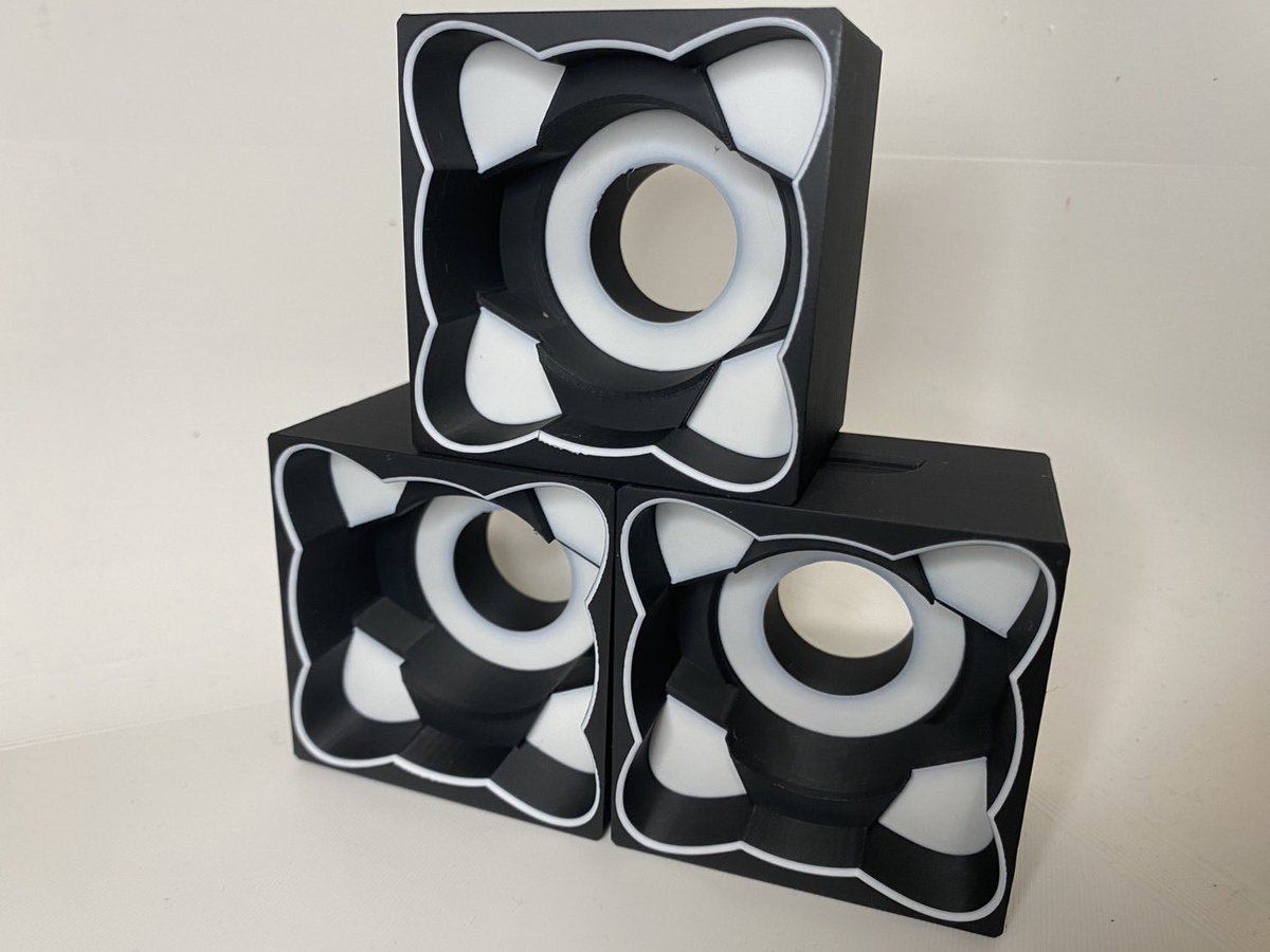 Exseedlab's tweet image. 以前より
「分割式のデッキケースパーツは販売予定ありませんか？」
というDMをいただいていました。

実はその時すでに、新作として販売実現に向けて動き始めていたこのパーツ。
ただ、“出すからには中途半端なものにはしたくない”という想いから、
形状・保持力・使い勝手・組み合わせの自由度まで、…