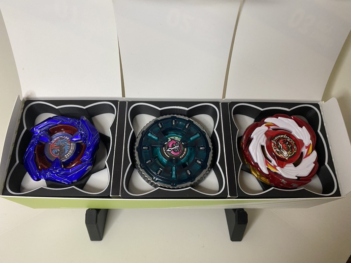 Exseedlab's tweet image. 以前より
「分割式のデッキケースパーツは販売予定ありませんか？」
というDMをいただいていました。

実はその時すでに、新作として販売実現に向けて動き始めていたこのパーツ。
ただ、“出すからには中途半端なものにはしたくない”という想いから、
形状・保持力・使い勝手・組み合わせの自由度まで、…