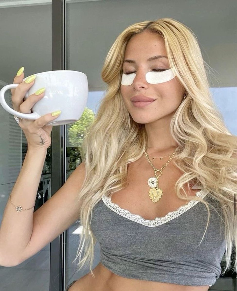 Diorgirlx's tweet photo. saturday morning https://t.co/eFrZTnWQrb