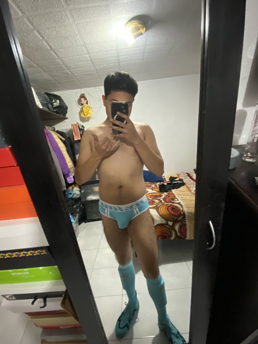 LukaGarvel's tweet photo. Despu��s de la reta me pongo muy caliente al ver a mis compañeros cambiarse 🔥
@GayEdomexxx @Match_Men1 @Sextopiso_mx @Funny_MXXX 
#Gay #futbol #twunk https://t.co/jlY2WoWJ3e