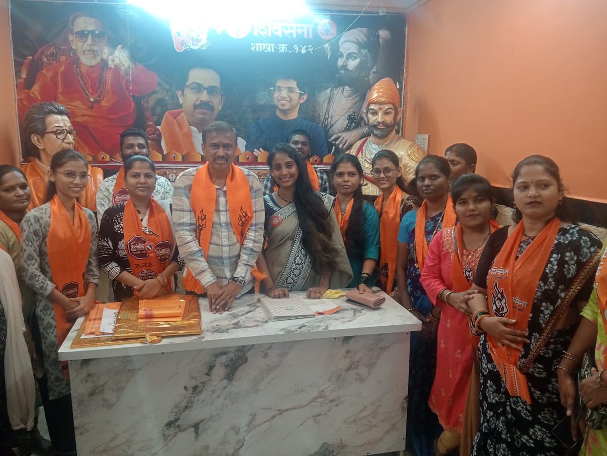 Harshalijohn06's tweet photo. प्रभाग १४२ म्हणजे संघर्षातून उभा राहिलेला विकासाचा इतिहास. या प्रभागासाठी विठ्ठल लोकरे यांनी याआधी कामं केलं आहे या परिसराने फक्त आश्वासनं नाही, तर काम पाहिलं आहे. आता गरज आहे ती अशा नेतृत्वाची जी लोकांच्या अडचणी ऐकेल, रोजच्या संपर्कातून प्रश्न सोडवेल आणि सुरू असलेला विकास थांबू https://t.co/wV5ROOe5Kr
