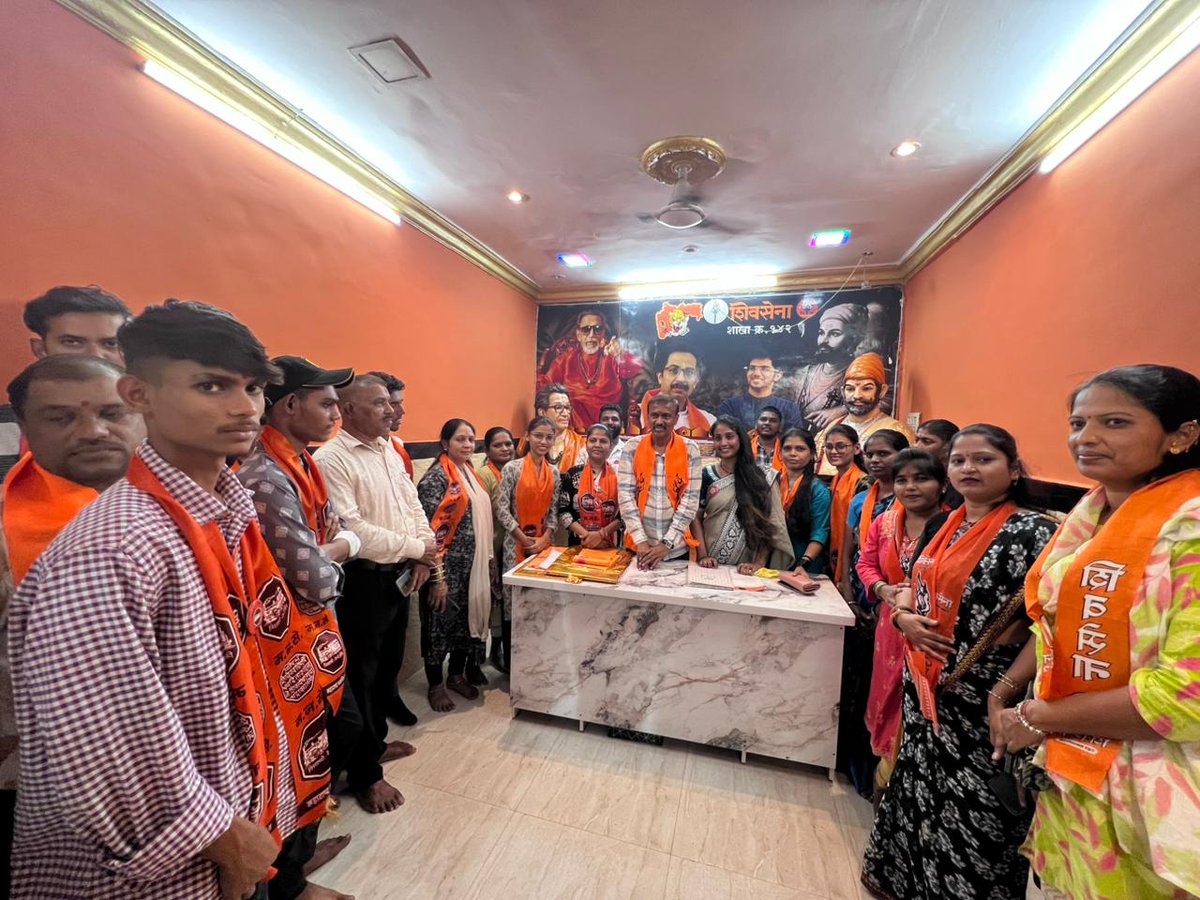 Harshalijohn06's tweet photo. प्रभाग १४२ म्हणजे संघर्षातून उभा राहिलेला विकासाचा इतिहास. या प्रभागासाठी विठ्ठल लोकरे यांनी याआधी कामं केलं आहे या परिसराने फक्त आश्वासनं नाही, तर काम पाहिलं आहे. आता गरज आहे ती अशा नेतृत्वाची जी लोकांच्या अडचणी ऐकेल, रोजच्या संपर्कातून प्रश्न सोडवेल आणि सुरू असलेला विकास थांबू https://t.co/wV5ROOe5Kr