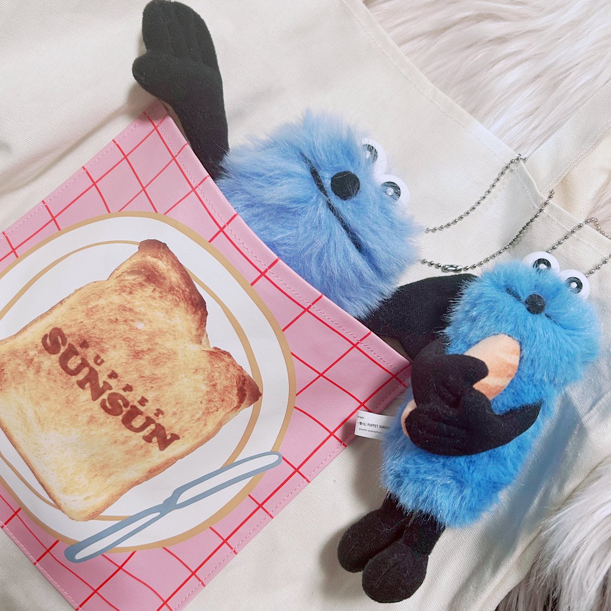 下位賞かわいい〜って時に限って上位賞当たる物欲センサー、あるあるですね。
３回引いてB賞、D賞、E賞でした！
マスコットは欲しかったから嬉しい♡
投稿されてるの見れば見るほどステッカーとアクリルアクセかわいい🥹