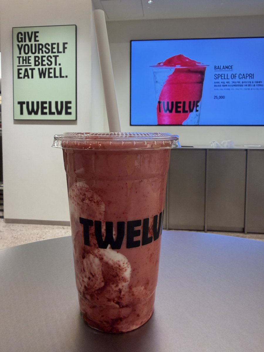 高級スムージーがめっちゃ美味しかった😇 용화さんたちがLAで飲んだのもこんな味なのかな🤔