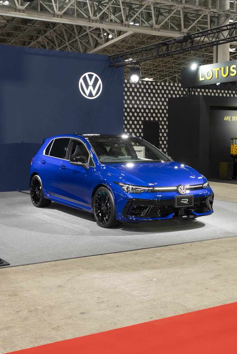 VW_JPN's tweet photo. 【VW広報】

＼この瞬間を、待っていた。／
ID. GTI Concept 日本初披露✨
#東京オートサロン2026　開催中

GTIの歴史が、ここから次の章へ。
EVになっても、GTIはGTI。
その答えを、ぜひ会場で体感してください！

📍幕張メッセ
🗓 1/9(金)〜1/11(日)
📌 東ホール8 Volkswagenブース

━━━━━━━━━━━━
🎁 来場特典
━━━━━━━━━━━━
ブースでアンケートに回答すると
オリジナルトートバッグをプレゼント✨
※数量限定

詳細はこちら
https://t.co/xMskUddhTE

#IDGTI #GTI #Volkswagen
#日本初披露