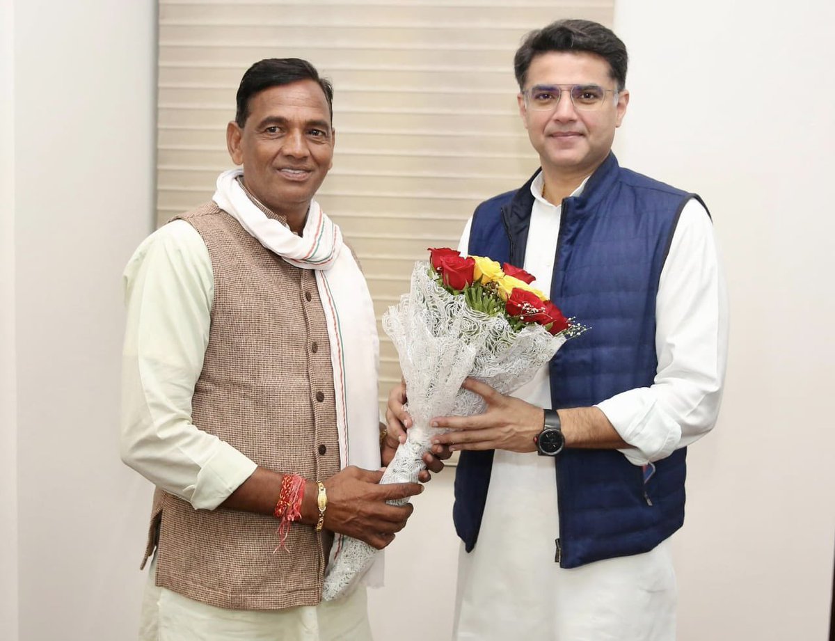SachinPilot's tweet photo. दौसा विधायक श्री दीनदयाल बैरवा जी को जन्मदिन की हार्दिक बधाई एवं शुभकामनाएं।

आने वाला वर्ष आपके लिए मंगलमय हो और अपार सफलता लेकर आए।
@BairwaDc https://t.co/Jpv5Rv3oCm