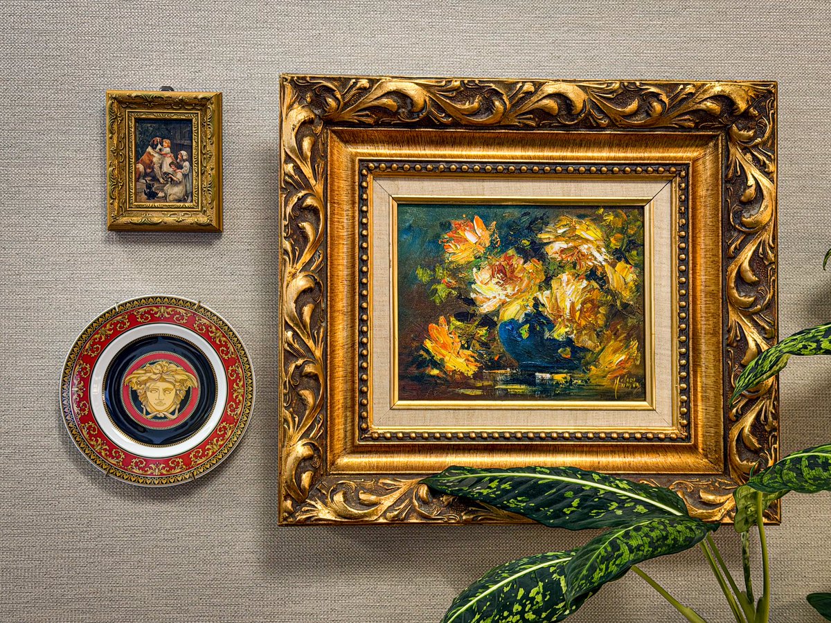jesterlloyd's tweet photo. Versace on the wall. https://t.co/bKul3uX1ve