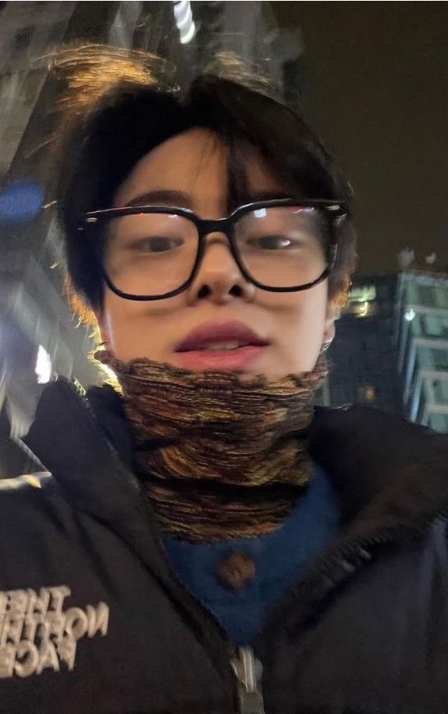 leofurlayp's tweet photo. the idol                                 what he said https://t.co/PCpluZsCNz