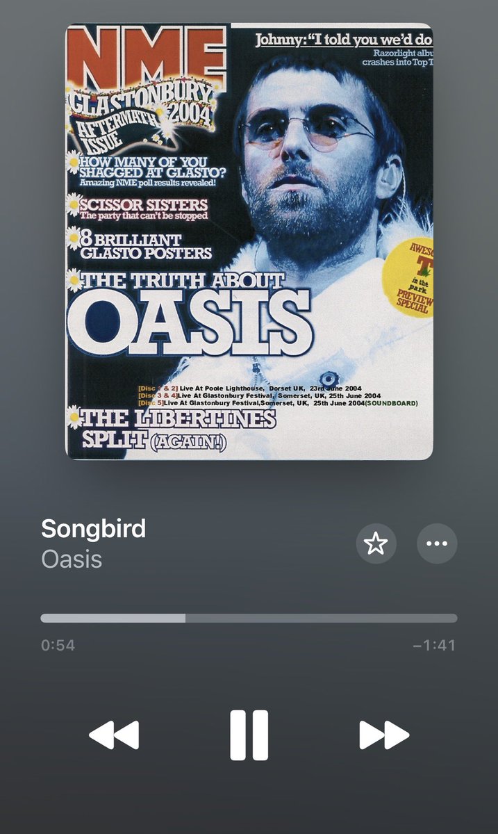 ottiena's tweet image. 一般的にはむしろネガティブな評価が多いoasisの2004年グラストンベリー・フェスのヘッドライナーライブ。直前のリハーサルギグと違ってなぜこの公演だけあんなにスローモーな演奏にしまくったのかはいまだに裏事情が気になる。そしてもう演ってくれない可能性大だけどSongbirdはやっぱり良い曲。
