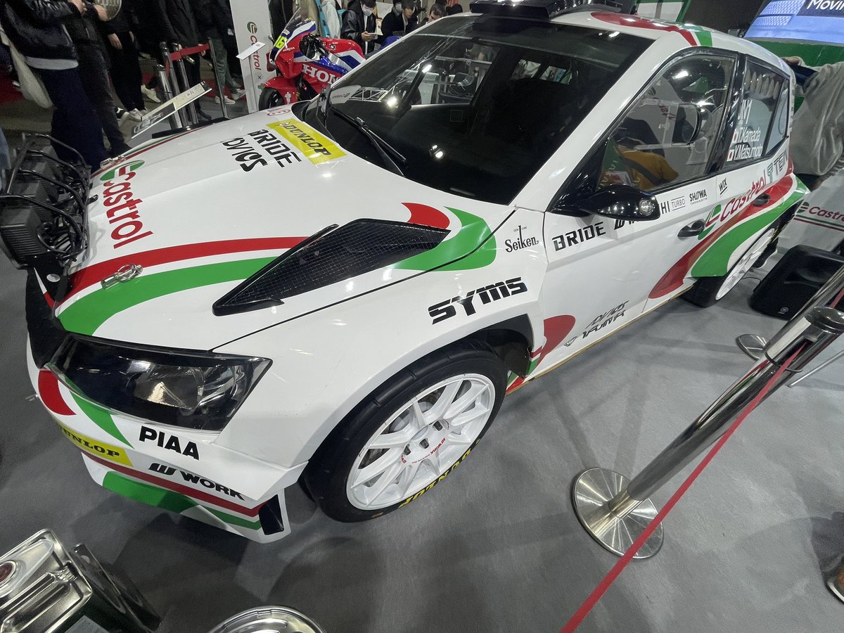 mixniya2's tweet photo. オートサロンきた！
毎年恒例のテインブース！
#castrol https://t.co/vRVRc7Er0u