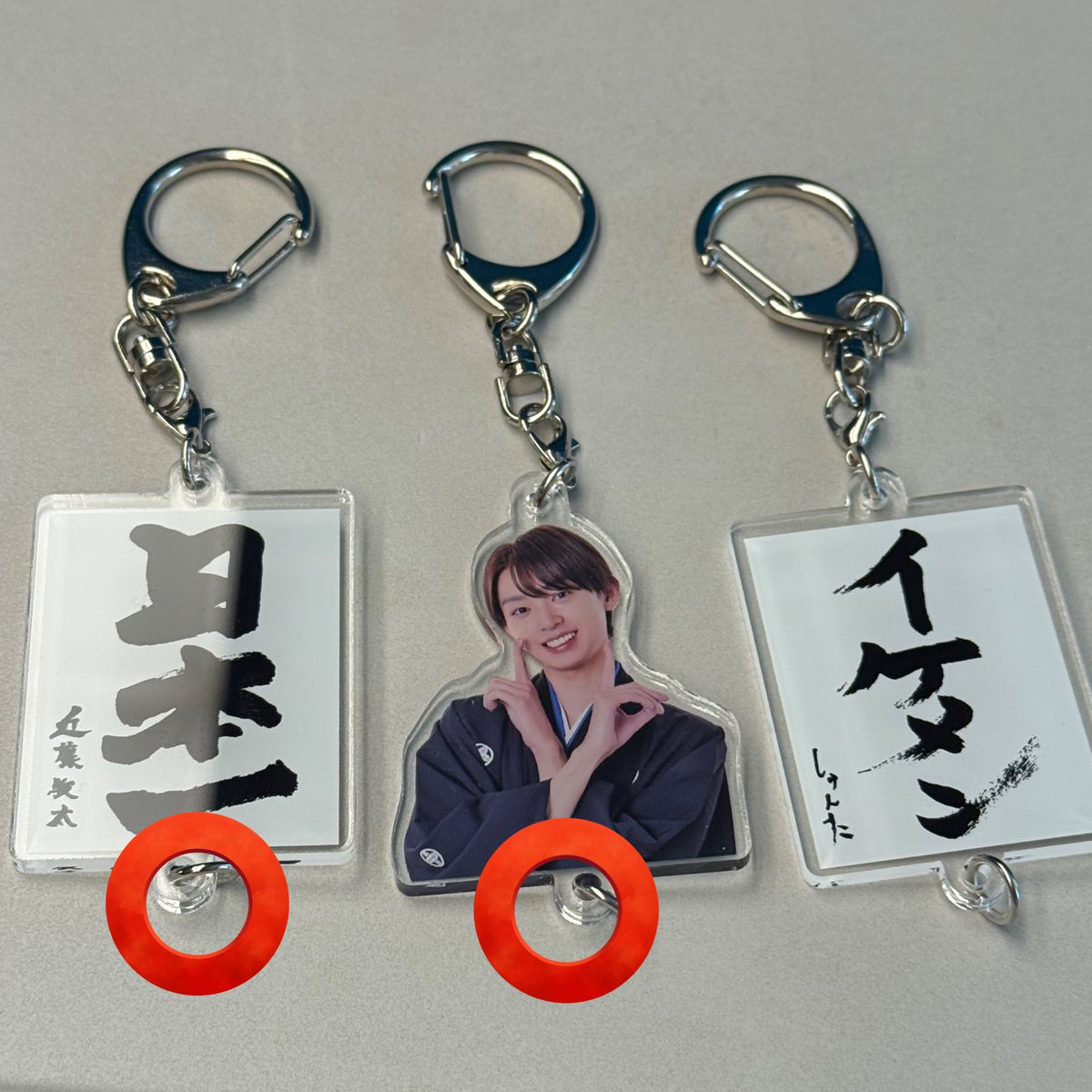 R15097767's tweet photo. @TORIHIKI246_ ありがとうございます！
1部終演後、交換可能です。
もう1件別のポストにも返信させていただいたのですが、
健康第一、武田(実写)の2点と、写真の⭕️2点の2:2での交換可能でしょうか。度々申し訳ございませんが、ご検討いただけますと幸いです。よろしくお願いいたします🙇‍♀️ https://t.co/e8e6g7QXgU