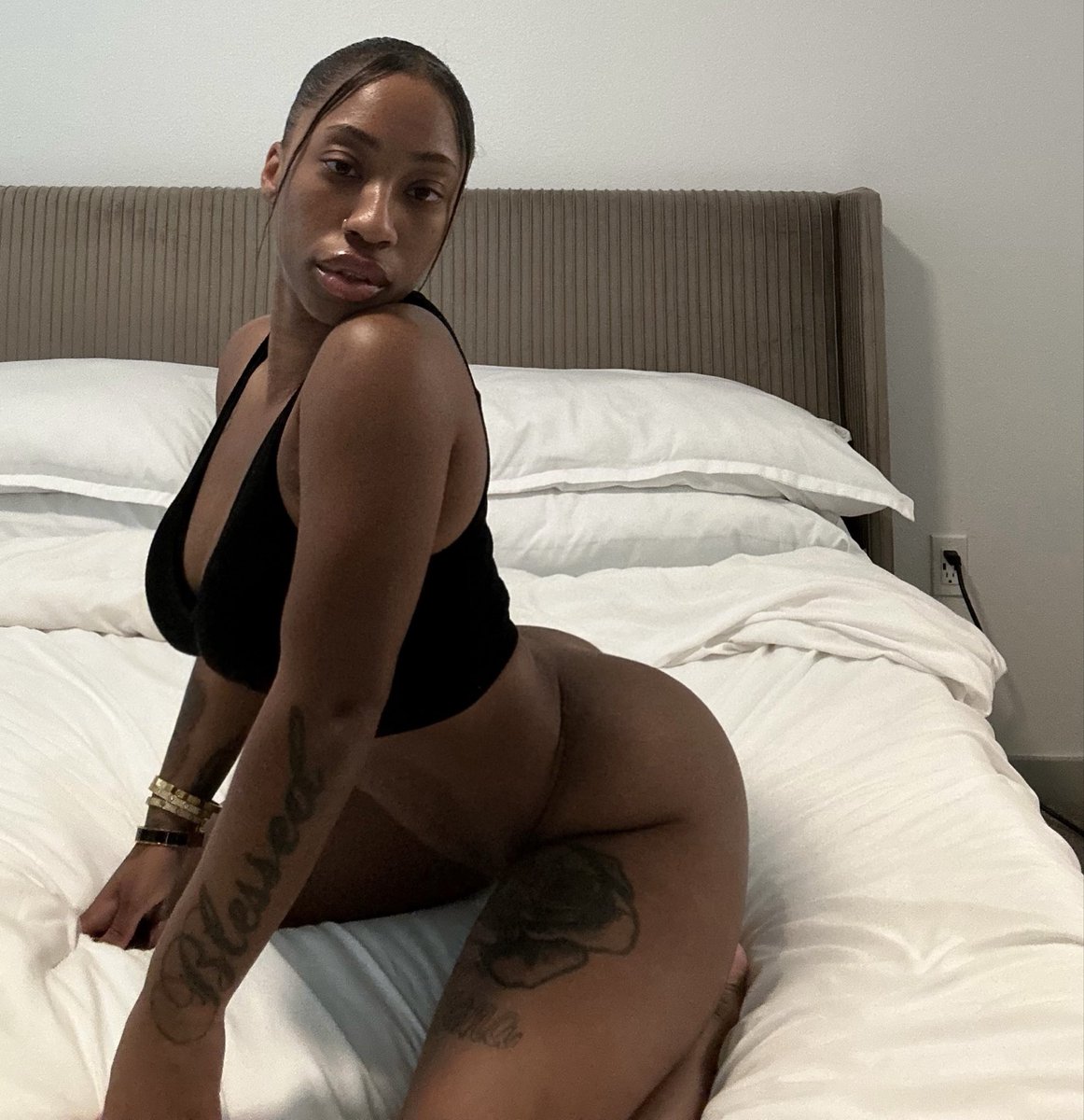 onlyy1nik's tweet photo. Cum &amp; play 😈 https://t.co/JcpvvB9RmY