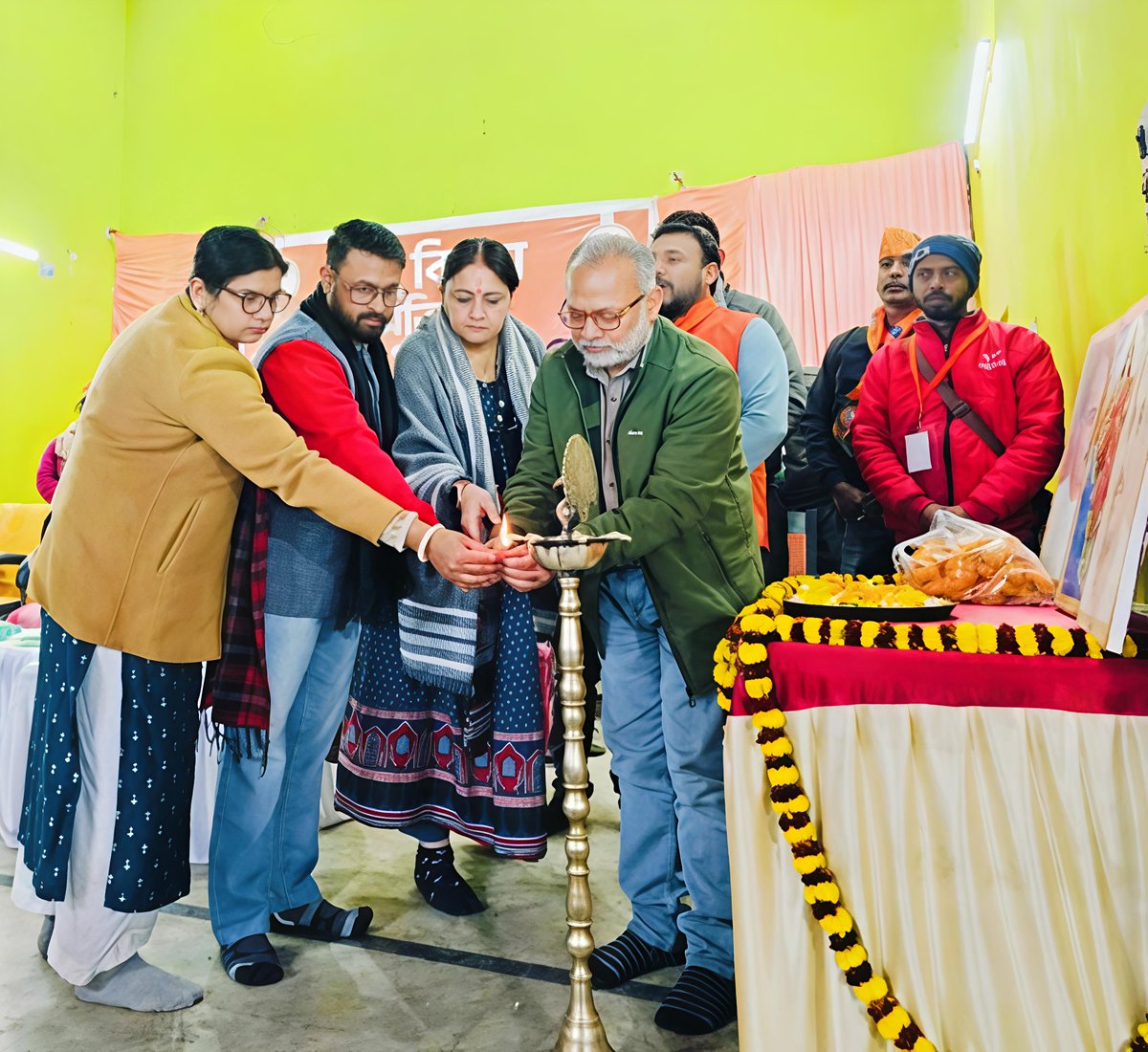 bappachatterji's tweet photo. আসানসোল দক্ষিণ বিধানসভার বার্ণপুরের প্রান্তিক ক্লাব হলে অনুষ্ঠিত হলো বুথ বিজয় অভিযান।
#BJP4Bengal #বিজেপি https://t.co/A2XAKXRq90