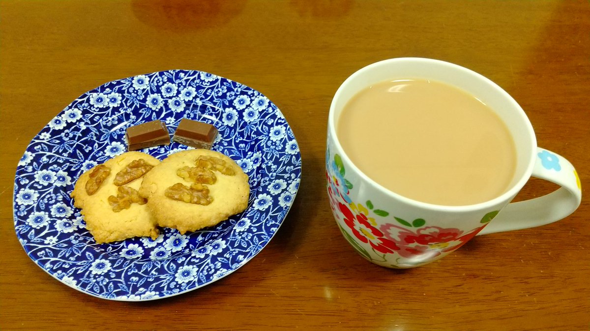 一昨日の午後お茶、#PGtips オリジナル ミルクティー 母作のロック