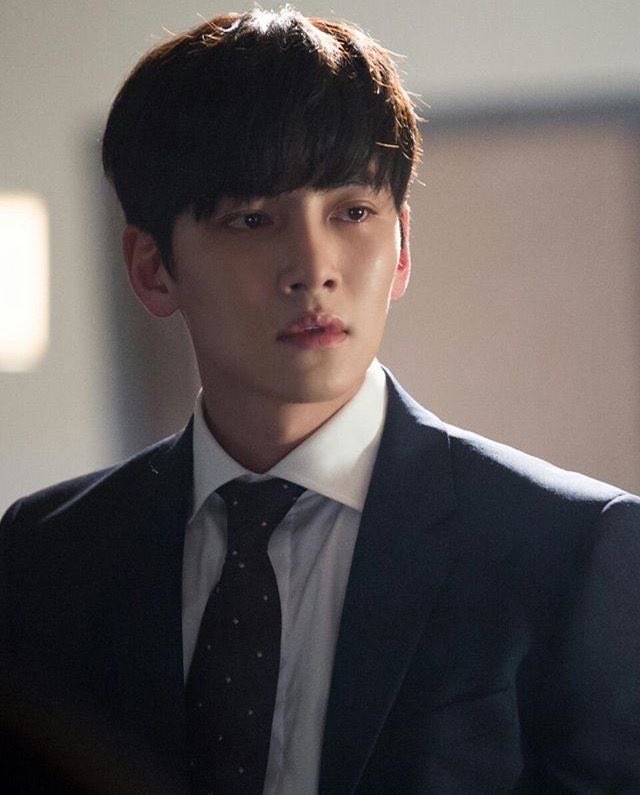 지창욱 얼굴 tweet media