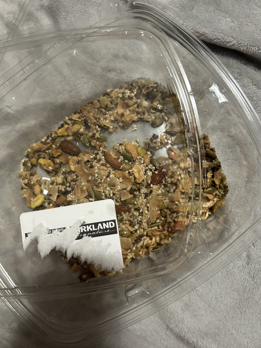 _notdaphne's tweet photo. inuwian ako ni guds ng “snack” galing sa work nya, dala daw ng boss nya and gusto nya tikman ko.. pagtingin ko “ano yan? pagkain ng ibon?” tas pilit nyang pinapatikim sakin, eh nagustuhan ko.. bigla ba namang nag aya mag costco. galing lang kami kahapon dun bumili ng diaper🥲 https://t.co/ByVyM60C3O