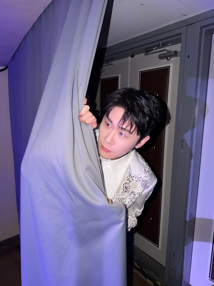 YOUNGTAK_ABYSS's tweet photo. [📸]
2025 영탁 단독 콘서트 “TAK SHOW4” - ENCORE 2일차 빼꼼💙

#영탁 #YOUNGTAK
#탁쇼4 #TAKSHOW4
#빼꼼샷 https://t.co/3XDbWOMsv1