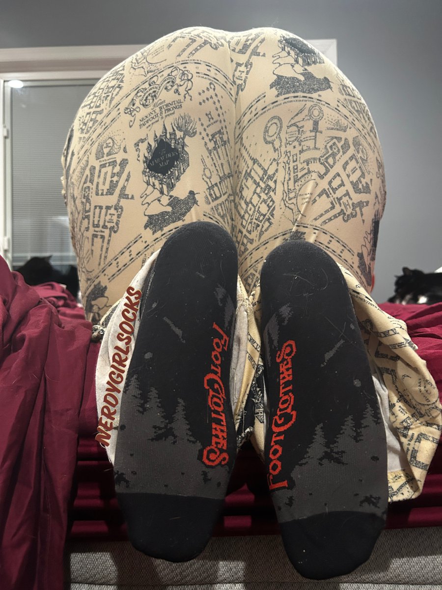 NerdyGirlSocks's tweet photo. Meant to post these last night, but ran out of time to edit and post them. I LOVE these #FootClothes socks they are super comfy and cute! I have more of them, but I went with these #Mothman ones for this set! 😛 1/2
#socks #feet #fypシ #anklesocks #cutesocks https://t.co/vo3pVyvVTG