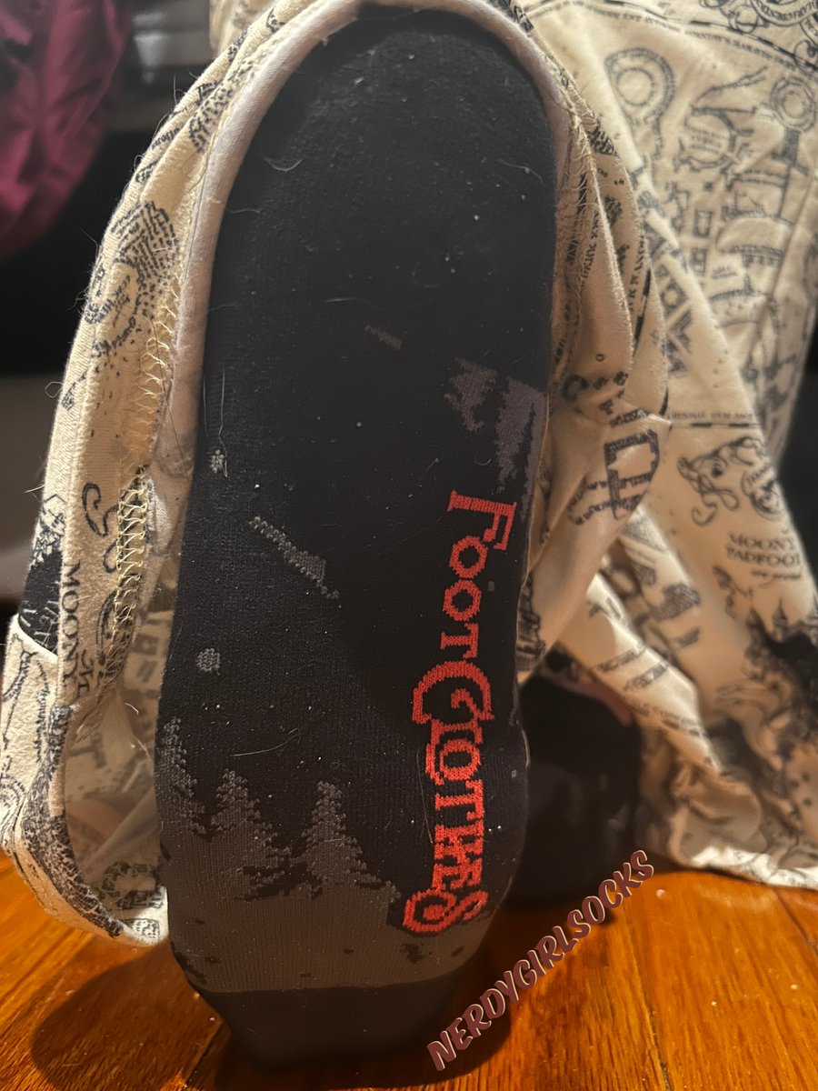 NerdyGirlSocks's tweet photo. Meant to post these last night, but ran out of time to edit and post them. I LOVE these #FootClothes socks they are super comfy and cute! I have more of them, but I went with these #Mothman ones for this set! 😛 1/2
#socks #feet #fypシ #anklesocks #cutesocks https://t.co/vo3pVyvVTG