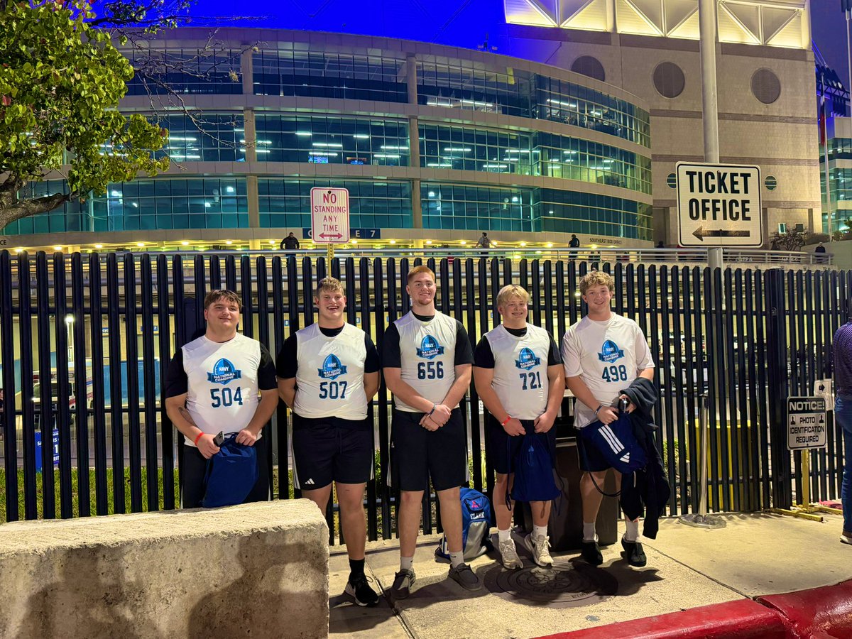 CooperClark77's tweet photo. Great camp at the @AABonNBC  national combine. The Mustang offense line was invited and it was great opportunity to show out and compete. 

@CoachLeeBlank 
@robert4man 
@Bdrumm_Rivals 
@1BroncoFootball
@coachmac_
@ChandlerRhodes
@doranj17 @CoachDeas @RecruitMustang 
#WinToday https://t.co/aShCY2SwpS