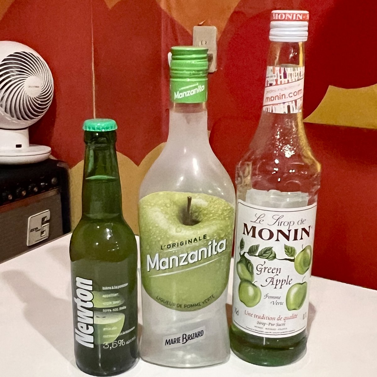 greenappletokyo's tweet photo. 本日からです🍏
お誘い合わせの上ぜひ遊びに来てください！

1/10(土)・1/11(日)・1/12(月・祝)
【グリーンアップル21周年記念のバー営業】

🌟DJブース無料開放
🌟ファーストドリンクご注文時おつまみスナック進呈
🌟グリーンアップル系ドリンク特価販売
🌟中古CD大量放出
🌟あげますコーナー拡充

OPEN 18:00

📩お問い合わせ
greenapplekoenjitokyo@gmail.com