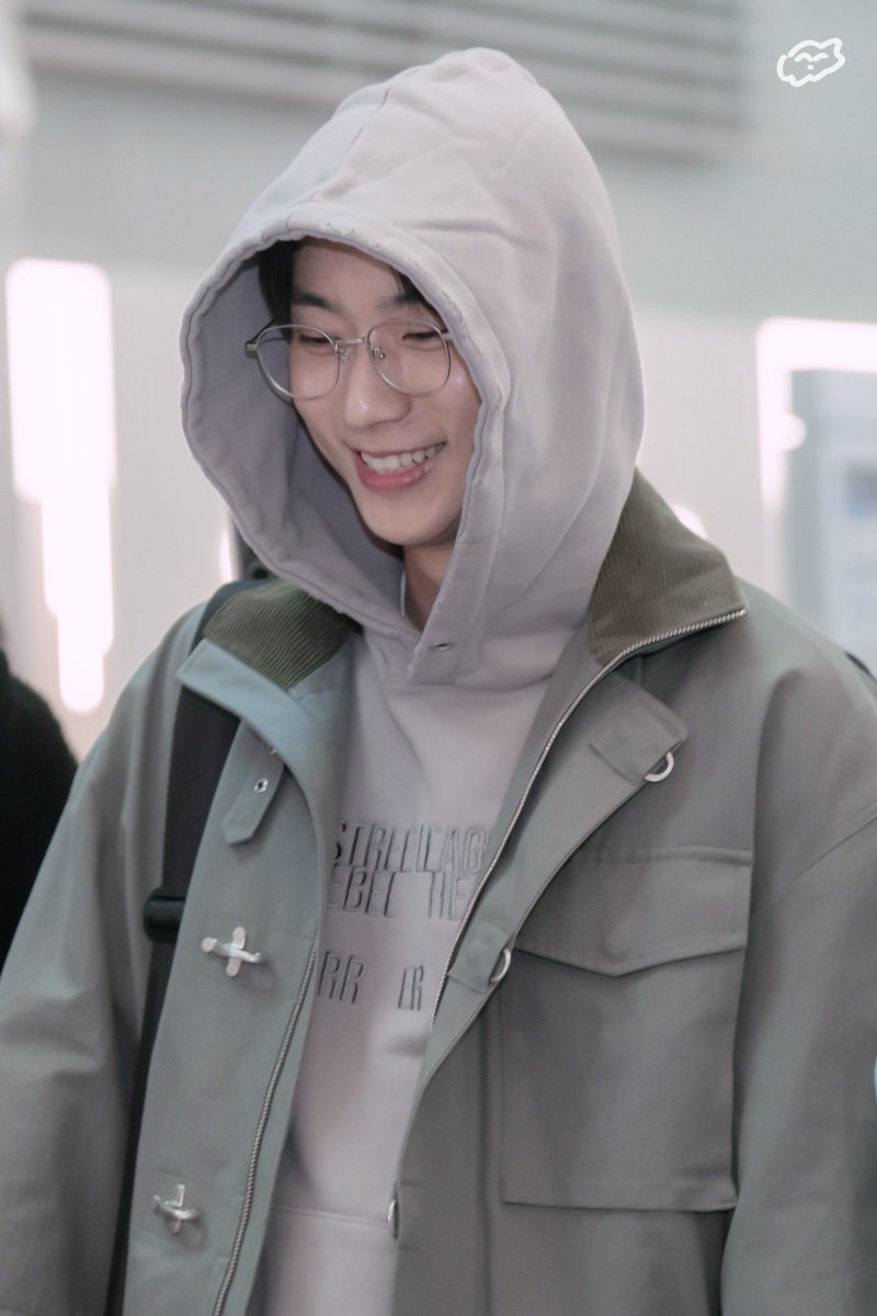 fluffycloud_owo's tweet photo. 260110 출국
🩶

#공찬 #GONGCHAN #B1A4 #비원에이포 https://t.co/y90uhZmkN0
