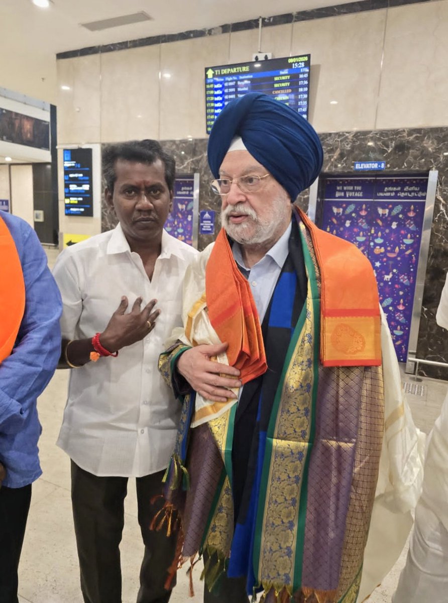 BGiriBJP's tweet photo. பெட்ரோலியம் மற்றும் (கேஸ்) இயற்கை எரிவாயு #மத்திய அமைச்சர் #திரு.ஹர்தீப் சிங் பூரி அவரை இன்று #சென்னை விமான நிலையத்தின் வரவேற்று தருணம்.
BJP Tamilnadu Nainar Nagenthran Tamilisai Soundararajan Vanathi Srinivasan Vinoj P Selvam https://t.co/7qnFVCh9rt