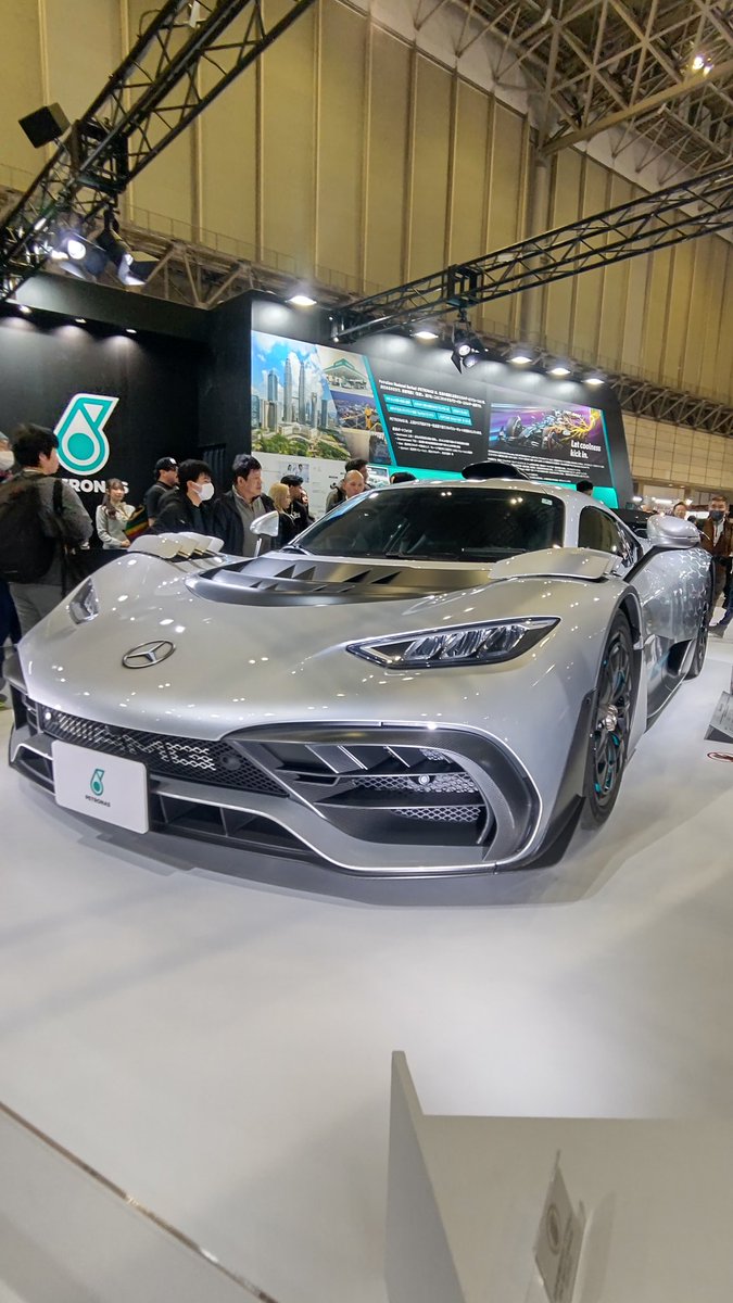 dt_f1_sf_mpower's tweet photo. この車の資料を手に入れるのが今日の目標です。
世界275台限定、価格は約4億、(円安のせいで今は7億)
資料が集まるまでは帰りません。
#mercedesamgone https://t.co/SzpvW4xWYU