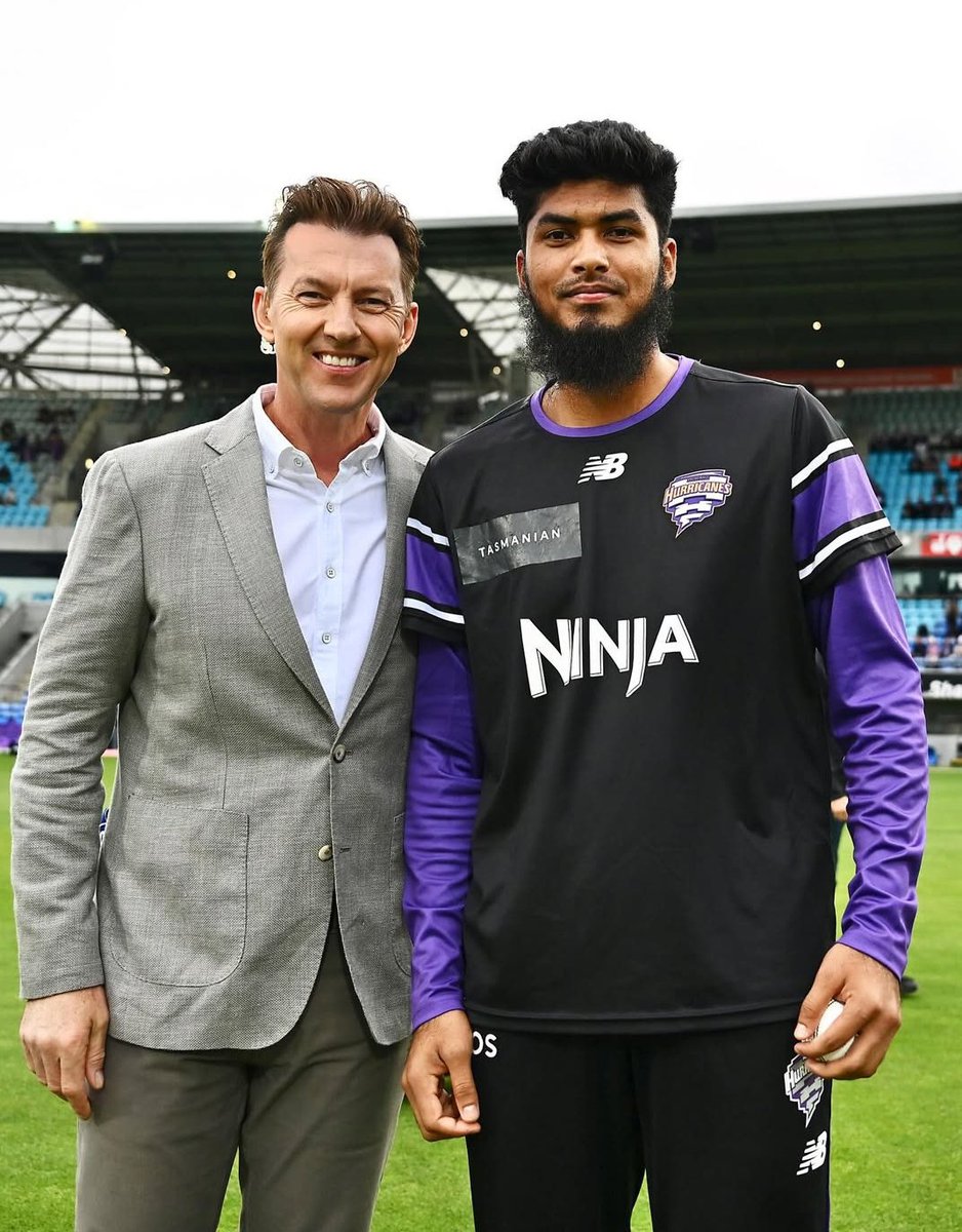 RishadHossain22's tweet photo. Pleasure to meet with the legend, @BrettLee_58 😇 https://t.co/JkaikMvqrD