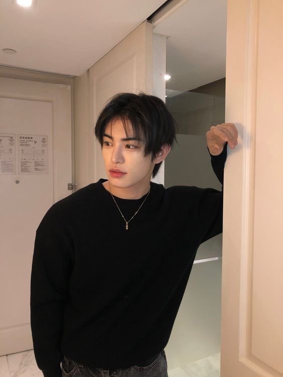 taeguide's tweet image. [INFO] Minje, a member of the boygroup KickFlip recommended Singularity by V to his fans on bubble 

“Today’s song recommendation is "Singularity" by V sunbaenim!!! It’s a song I listened to a lot when I was young”