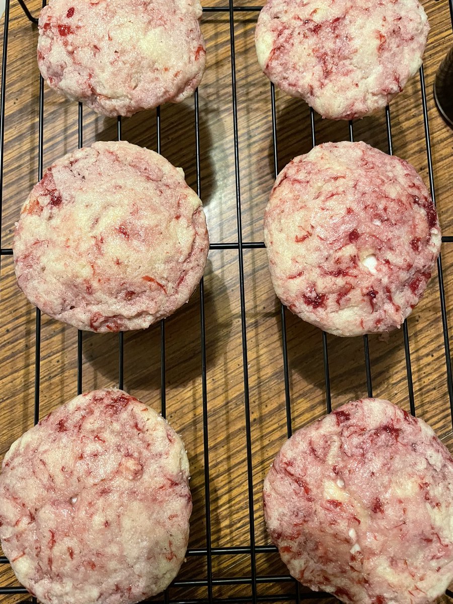 cowboybecsbop's tweet photo. cheesecake filled strawberry jam cookies i made tonight and have a huge boner for https://t.co/WNBq9E1CLj