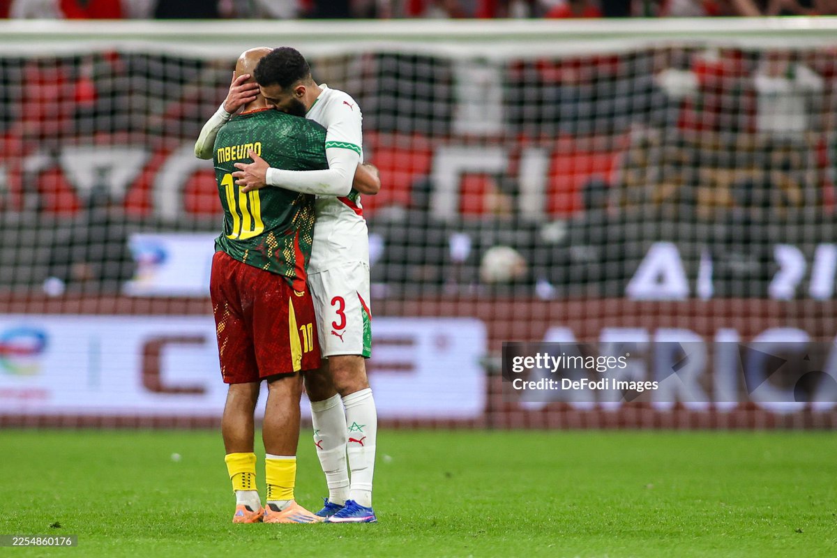 AllezLesLions's tweet photo. 📸 Bryan Mbeumo, au coup de sifflet final, dans les bras de Noussair Mazraoui, son coéquipier à Manchester United. ❤️🇨🇲🇲🇦 https://t.co/KIbwYKfna0