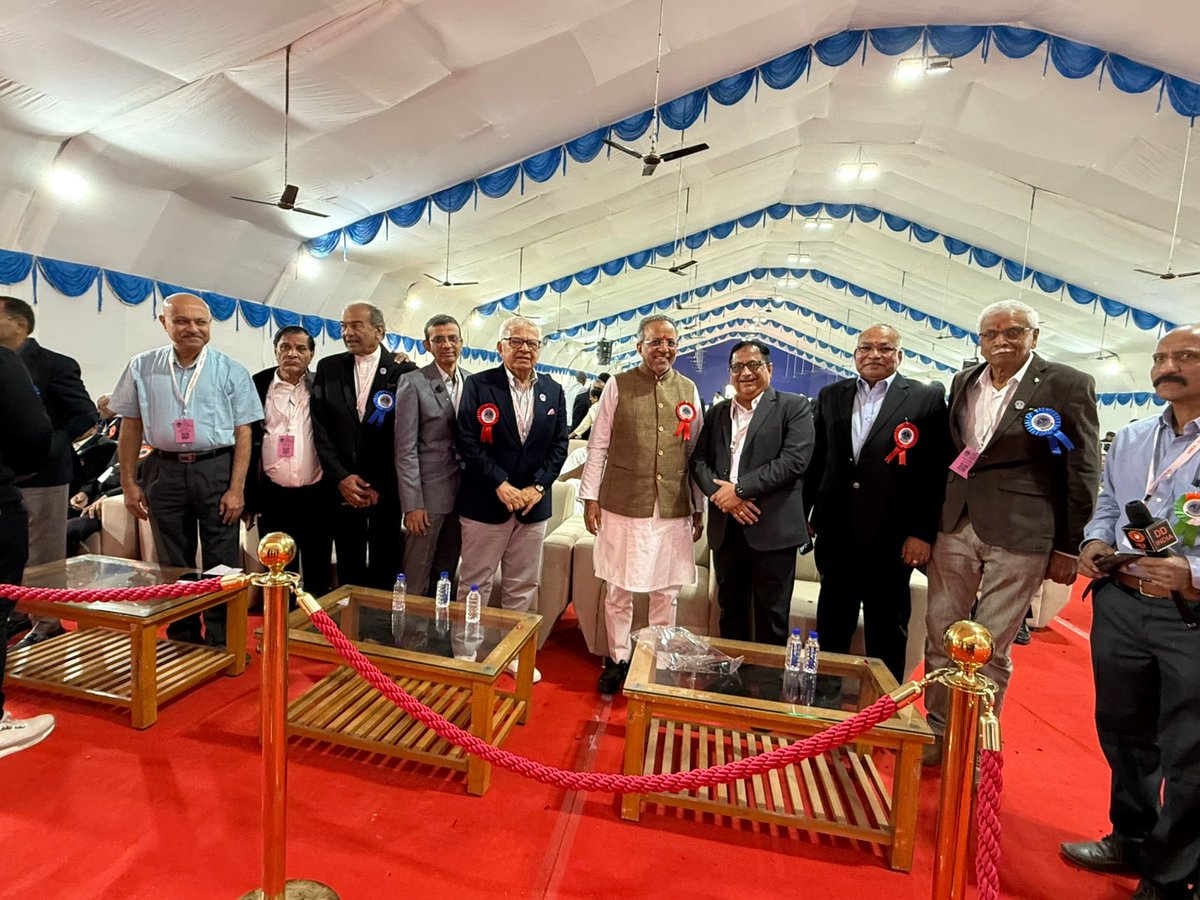KiritkrJPatel's tweet photo. During my visit and the alumni meet, I had the privilege of interacting with an eminent alumnus of our college, Shri Arjun Modhwadia @arjunmodhwadia, Hon’ble Minister of Forests and Environment, Climate Change, Science and Technology, Government of Gujarat. Shri Arjun Modhwadia belongs to the 1981 batch of Mechanical Engineering, while I am from the 1984 batch. Meeting him was truly a pleasant and enriching experience. We exchanged thoughts and ideas. The interaction was both inspiring and meaningful. Later, we captured these memorable moments by clicking photographs along with other alumni, making the occasion even more special.