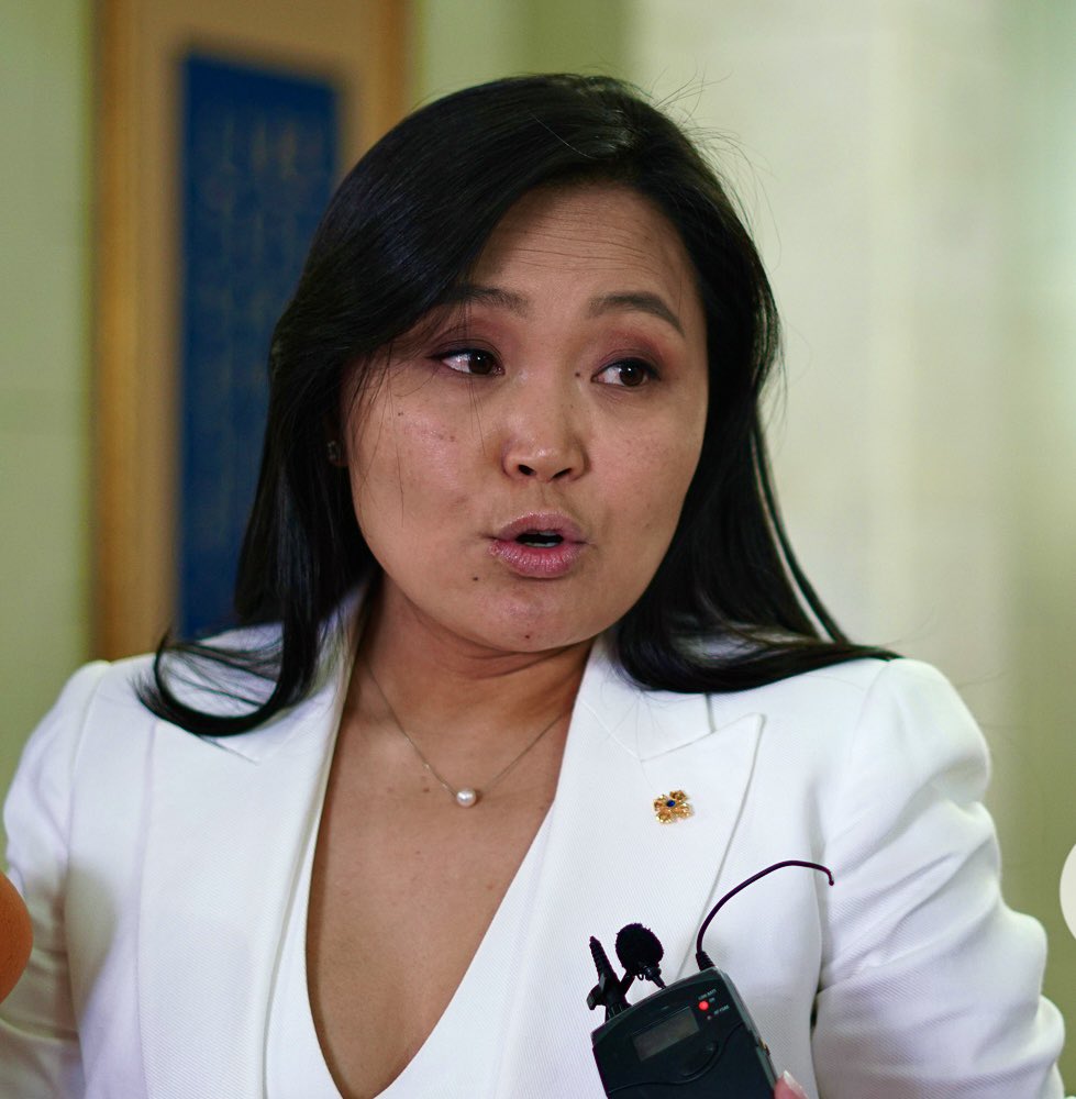 Чинбатын охидуудад зориулж байгуулсан яамаа татан буулгаа Монголчууд Чинбатынханд өргүй шүү