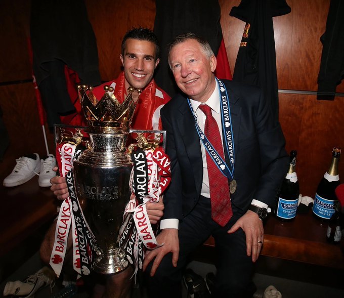 PurelyFootball's tweet photo. 🗣️ Robin Van Persie on Sir Alex Ferguson:

“We came from behind 26 times that season. The
metal strength was unbelievable. 

Fergie always made you express yourself. Sometimes he'd come in and say, 'Boys, where do I start? It's boring! Imagine me, 72 years old, watching this kind of game?

He'd say, 'Excite me. Try a pass over 40 meters. Try a
dribble. I don't care if it goes wrong. I want to sit on the edge of my chair. Please excite me. And make the game quicker, please.' He was a genius.”