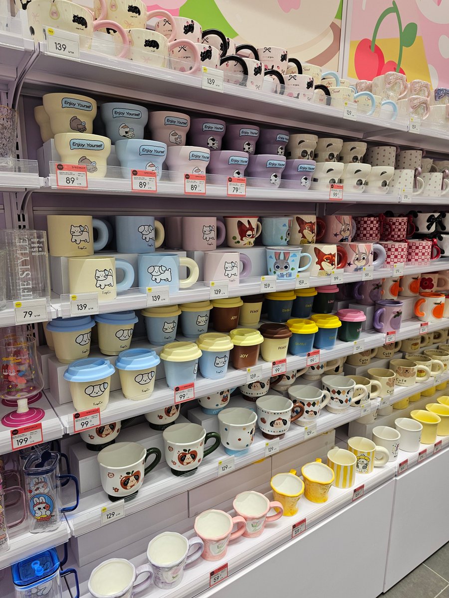 fatkidzblue's tweet image. ลองไปเดิน kkv คือไม่รอดอ่ะจริงๆ หม้อ จาน ชาม แก้ว คือน่ารักโคตรรรรรรร 🥹