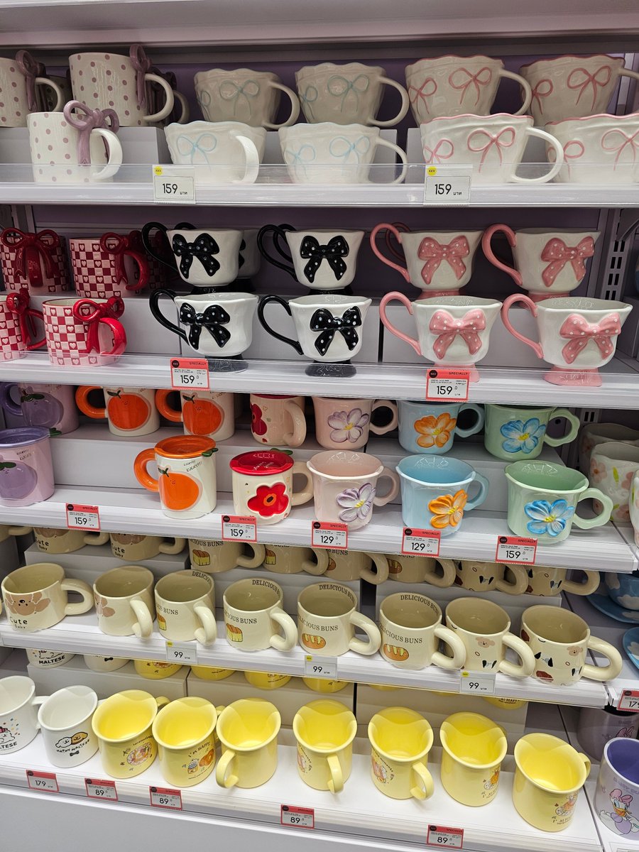 fatkidzblue's tweet image. ลองไปเดิน kkv คือไม่รอดอ่ะจริงๆ หม้อ จาน ชาม แก้ว คือน่ารักโคตรรรรรรร 🥹