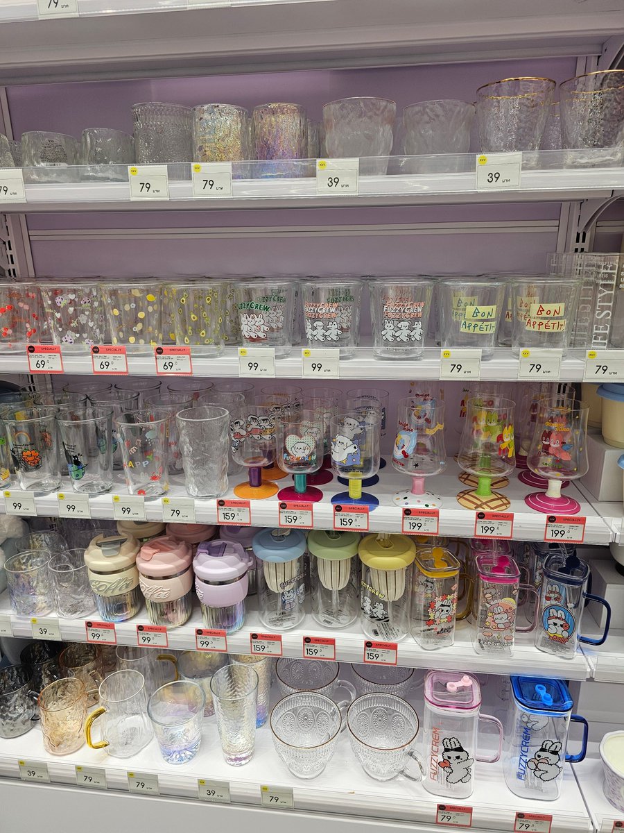 fatkidzblue's tweet image. ลองไปเดิน kkv คือไม่รอดอ่ะจริงๆ หม้อ จาน ชาม แก้ว คือน่ารักโคตรรรรรรร 🥹