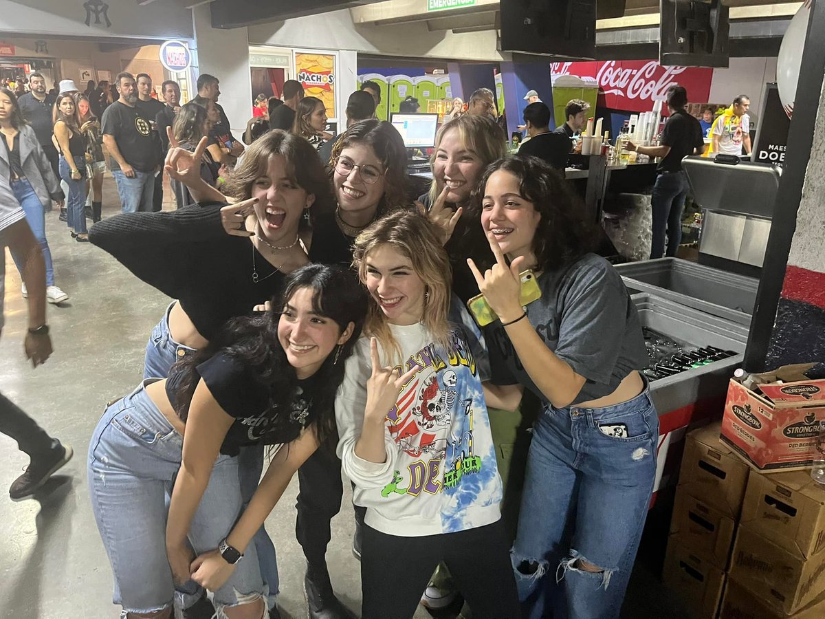 qotmemescene's tweet image. parece aquela foto da kristen stewart kkkkkkkkkkkkkk