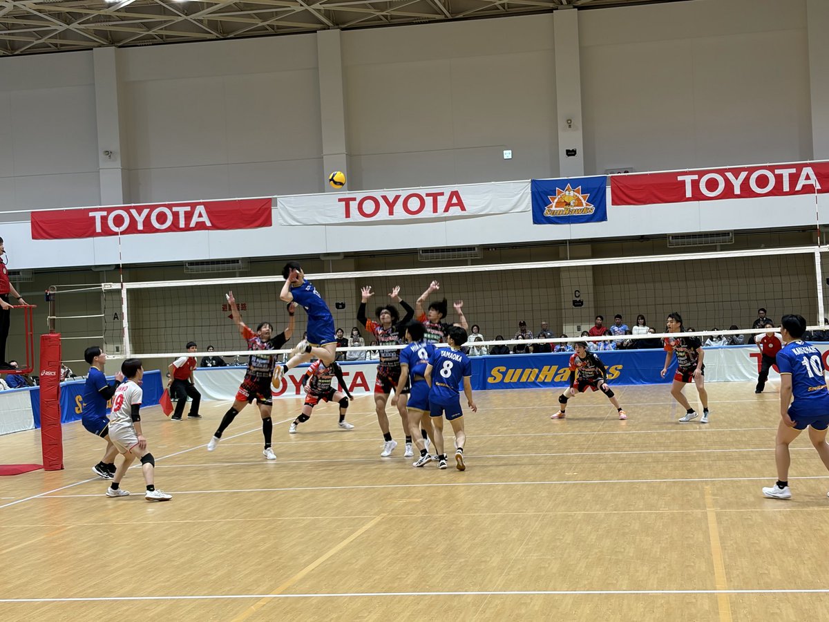 VolleySunHawks's tweet photo. 🦅
試合結果🏐

2025-26 V.LEAGUE MEN

1/10(土) 13:00
 VS#フラーゴラッド鹿児島
📍トヨタスポーツセンター第二体育館

🦅18-25
🦅25-20
🦅23-25
🦅21-25

セットカウント1-3で負けました
たくさんのご声援ありがとうございました🦅 https://t.co/hGDHnW3XBs