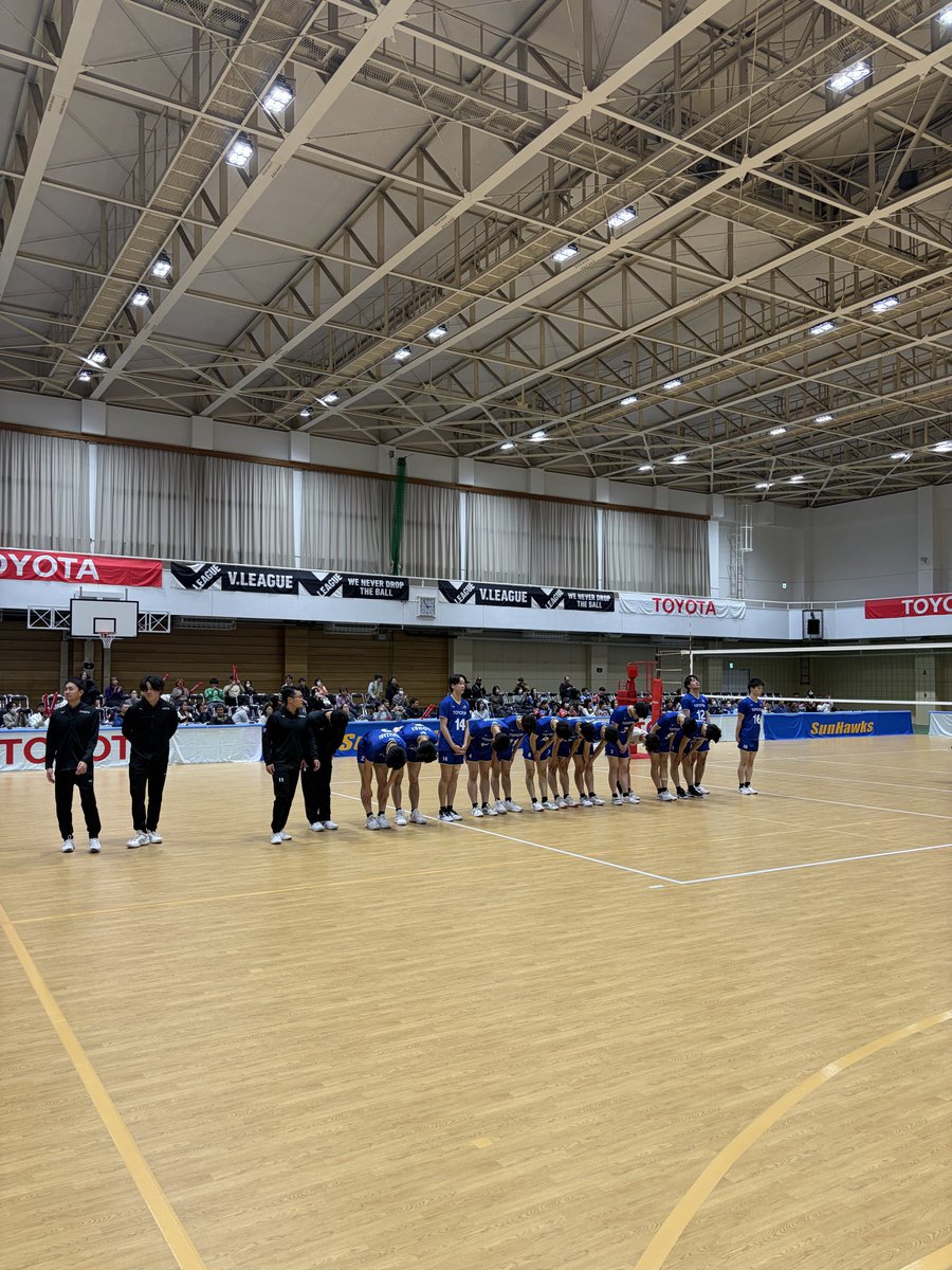 VolleySunHawks's tweet photo. 🦅
試合結果🏐

2025-26 V.LEAGUE MEN

1/10(土) 13:00
 VS#フラーゴラッド鹿児島
📍トヨタスポーツセンター第二体育館

🦅18-25
🦅25-20
🦅23-25
🦅21-25

セットカウント1-3で負けました
たくさんのご声援ありがとうございました🦅 https://t.co/hGDHnW3XBs