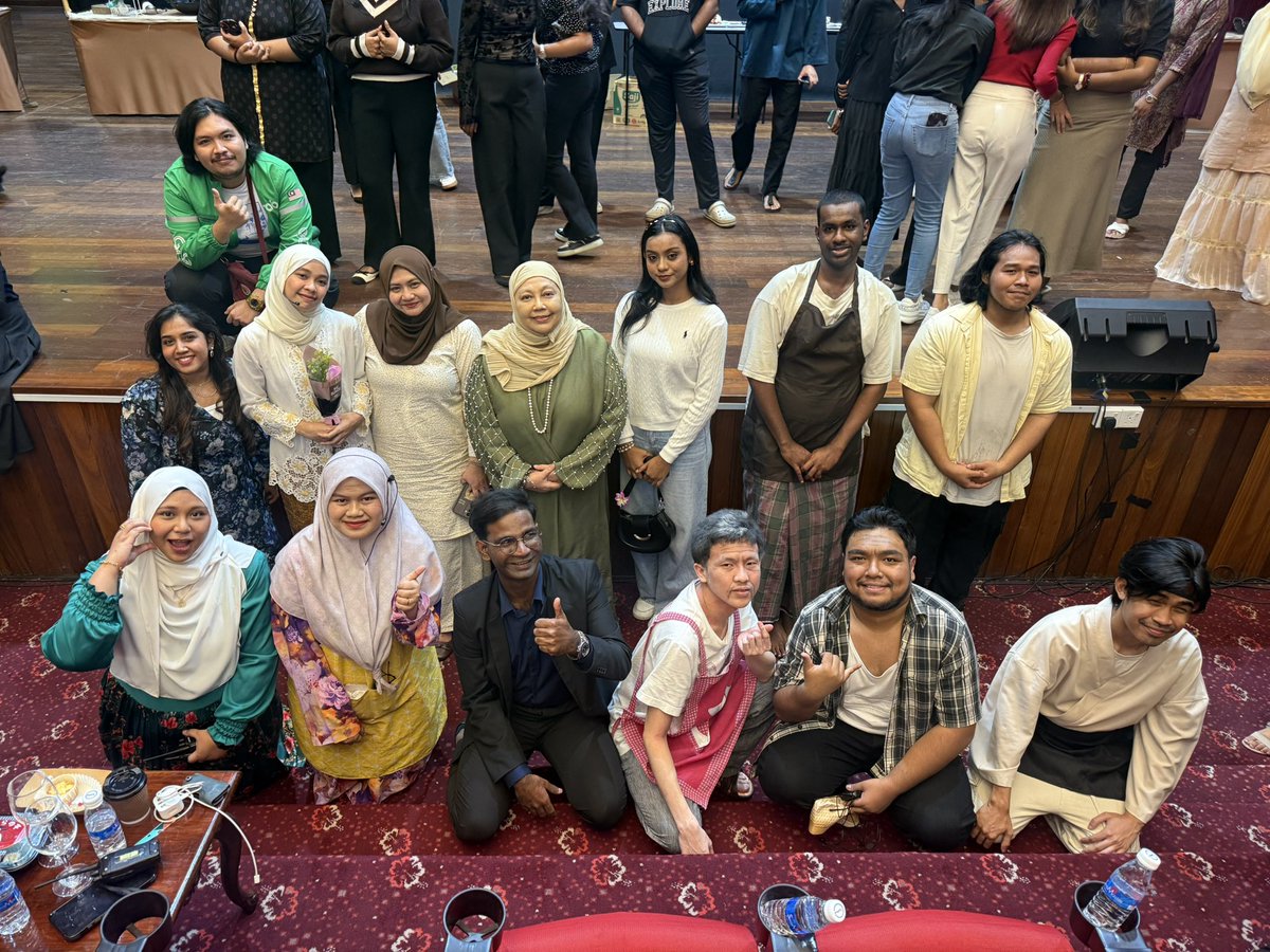 MsumalaysiaS's tweet photo. Big shoutout to the #SESS Theatre in TESL &amp; Theatre Appreciation classes for an amazing “Kaya and Toast” last night! So fun, energetic, and a joy to watch. Huge thanks to everyone who came out to support the show!

#SESS #MSU #BTESL #BELS https://t.co/sqxDWs3jUO