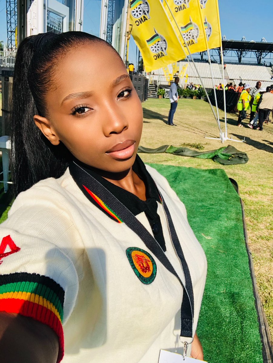 reo_setsoe's tweet photo. The people's Movement 💚💛🖤

📍Moruleng Stadium https://t.co/jhf8kchMxh