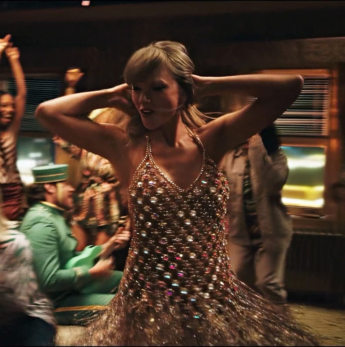 BejewelryB's tweet image. I will literally never shut up about this dress