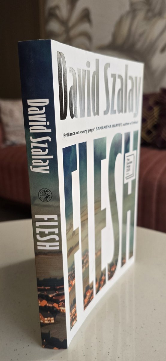 ShresthaYouma's tweet photo. David Szalay’s "Flesh" - bleak &amp; detached, seductive journey of István, dark side of his unravelling life. Is masculinity matter above all ? It's a bit disappointment as a Booker Prize winner 2025 !!!

#BookerPrize  #fiction #winner2025 https://t.co/AQHebkKFRz