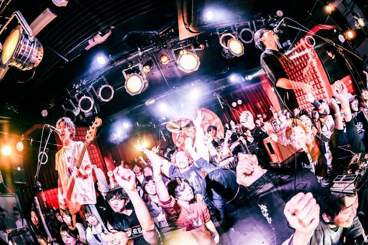 SSMC_SHINSAKAE's tweet photo. 【SSMC2026 速報レポート】

SideChest

選んだ道を突き進む覚悟の再出発。消えない夢があるのでしょ。探して掴んで見つめて繰り返し悩んで、その全てを歌っていくのでしょ。振り出しに戻ったって何度だってやり直せる。どうしたって戻れないなら進めるだけ。その先の景色へ繋ぐ一歩を、SSMCからまた。 https://t.co/AajzZ7yuNy