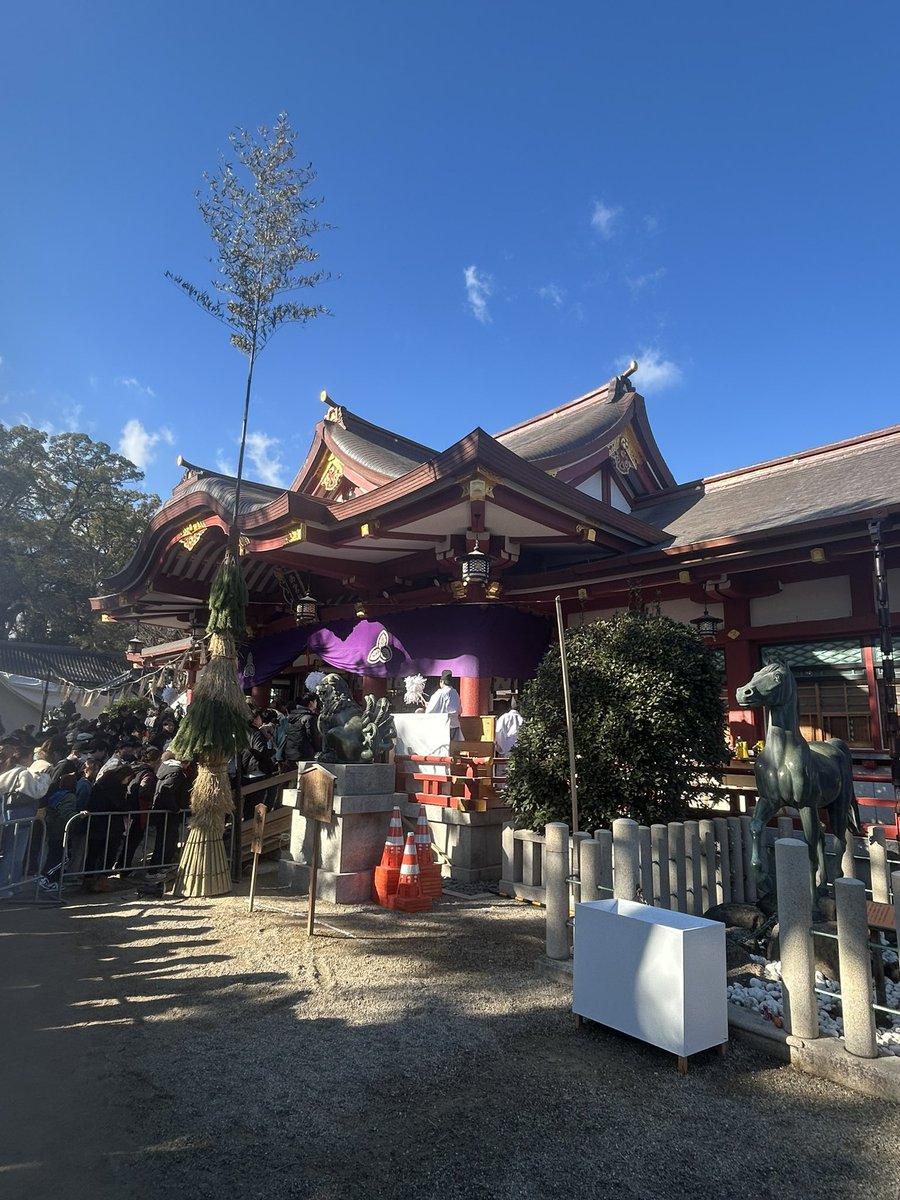 sxmtz's tweet photo. えびす神社参り。ひとおおい。今年はおみくじ吉でした。 https://t.co/QvkgJZjnV3