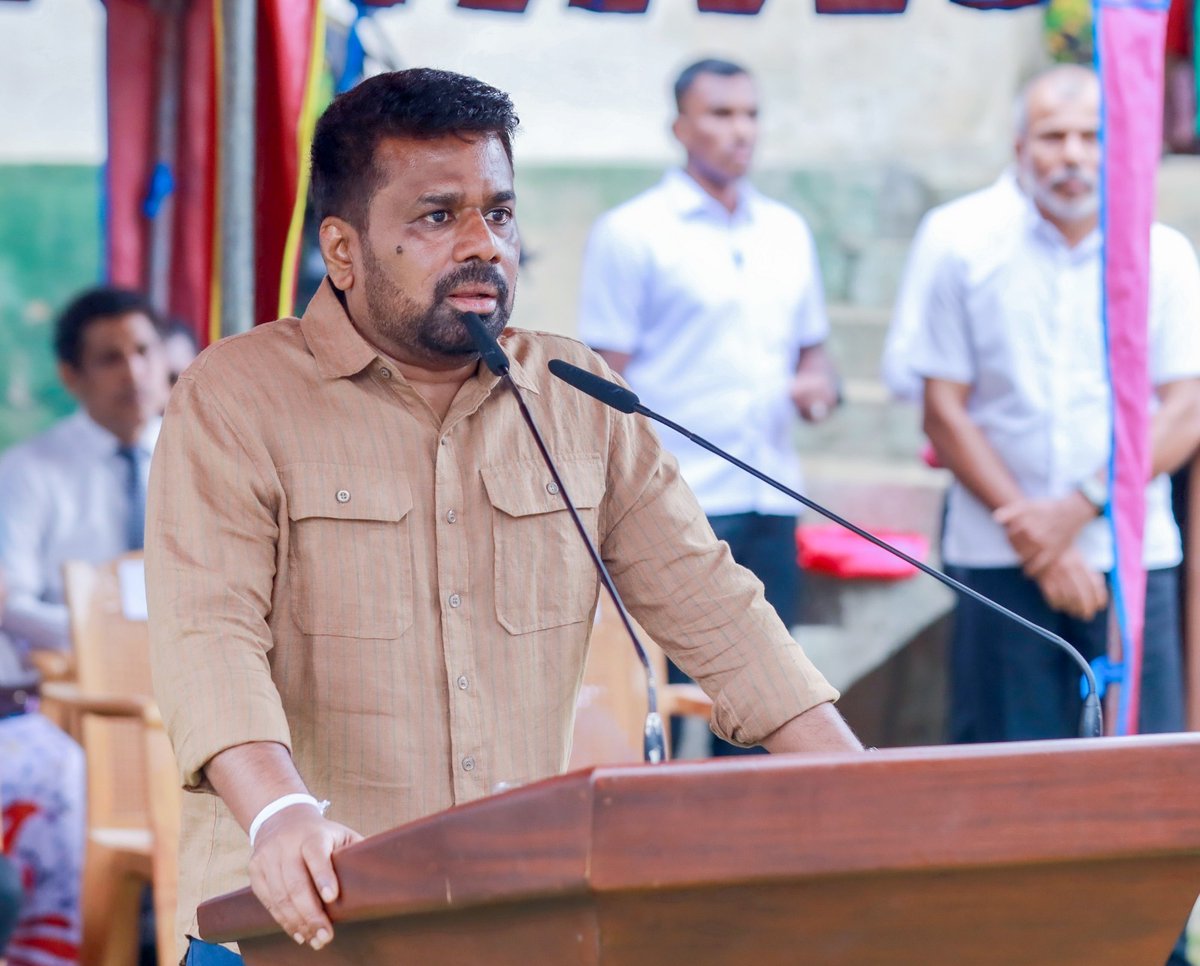 ThinakaranLK's tweet image. பாதிக்கப்பட்ட மக்களின் வாழ்க்கையை
மீட்டெடுக்க அரசாங்கம் அனைத்து
ஆதரவையும் வழங்கும்

மேலதிக விபரம் &amp;gt;&amp;gt;&amp;gt; thinakaran.lk/?p=172600

#AnuraKumaraDissanayake #NewHouse #Reconstruction #CycloneDitwah #Inauguration #RebuildingSriLanka #Project5M #Kurunegala #Thinakaran #SriLanka #LKA #SL