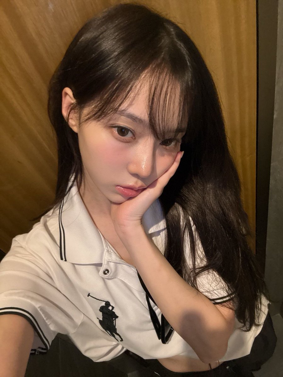 sarangoodbyes's tweet photo. hiii valentina im sarang ☺️ the last movie i watched was big fish and it made me cry just like it does every time i watch it 🤭 my resolution was gonna be to quit smoking but i alr failed .. https://t.co/8W42LcBB1u